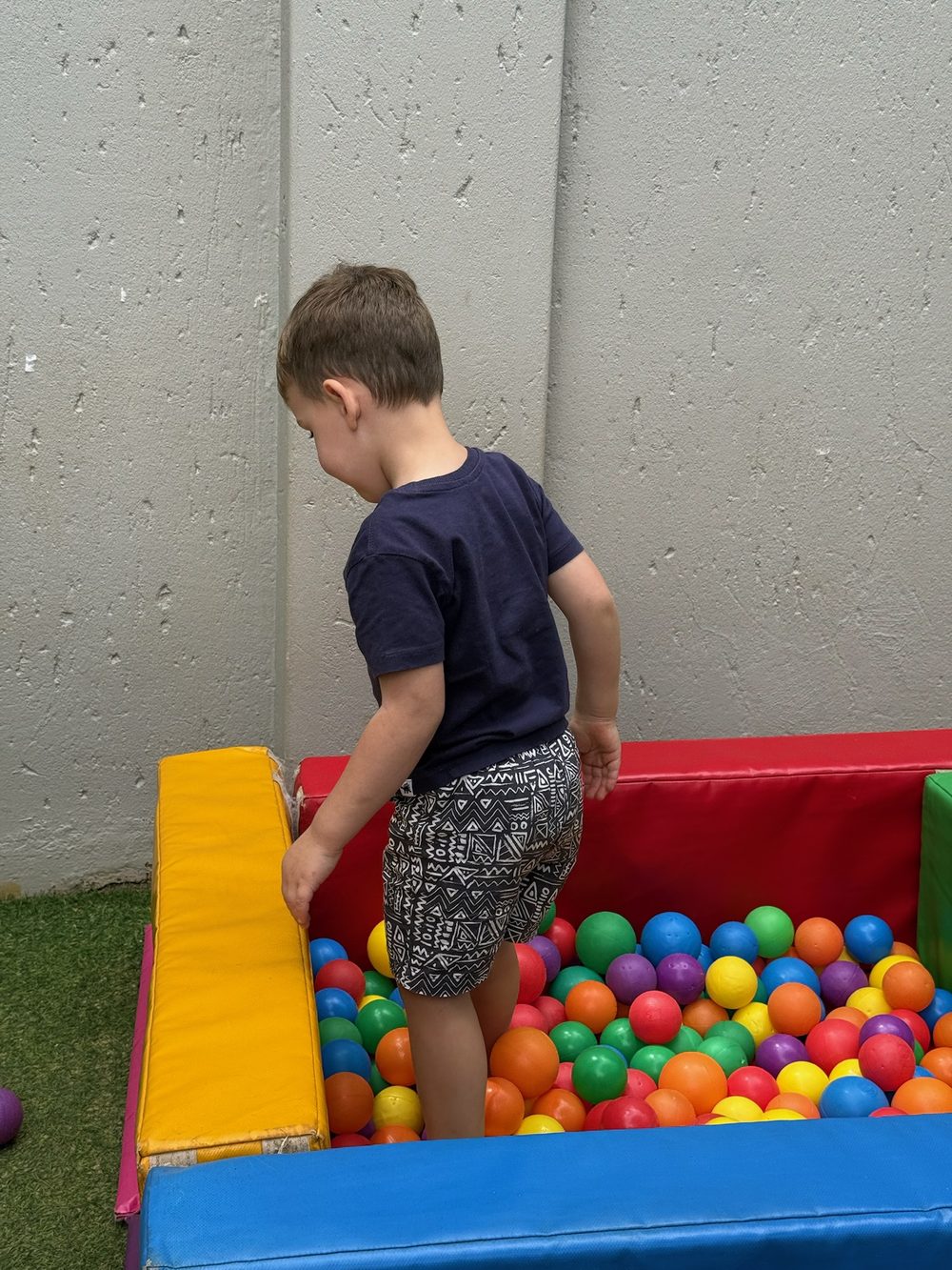 Kinders speel buite by Greenhill